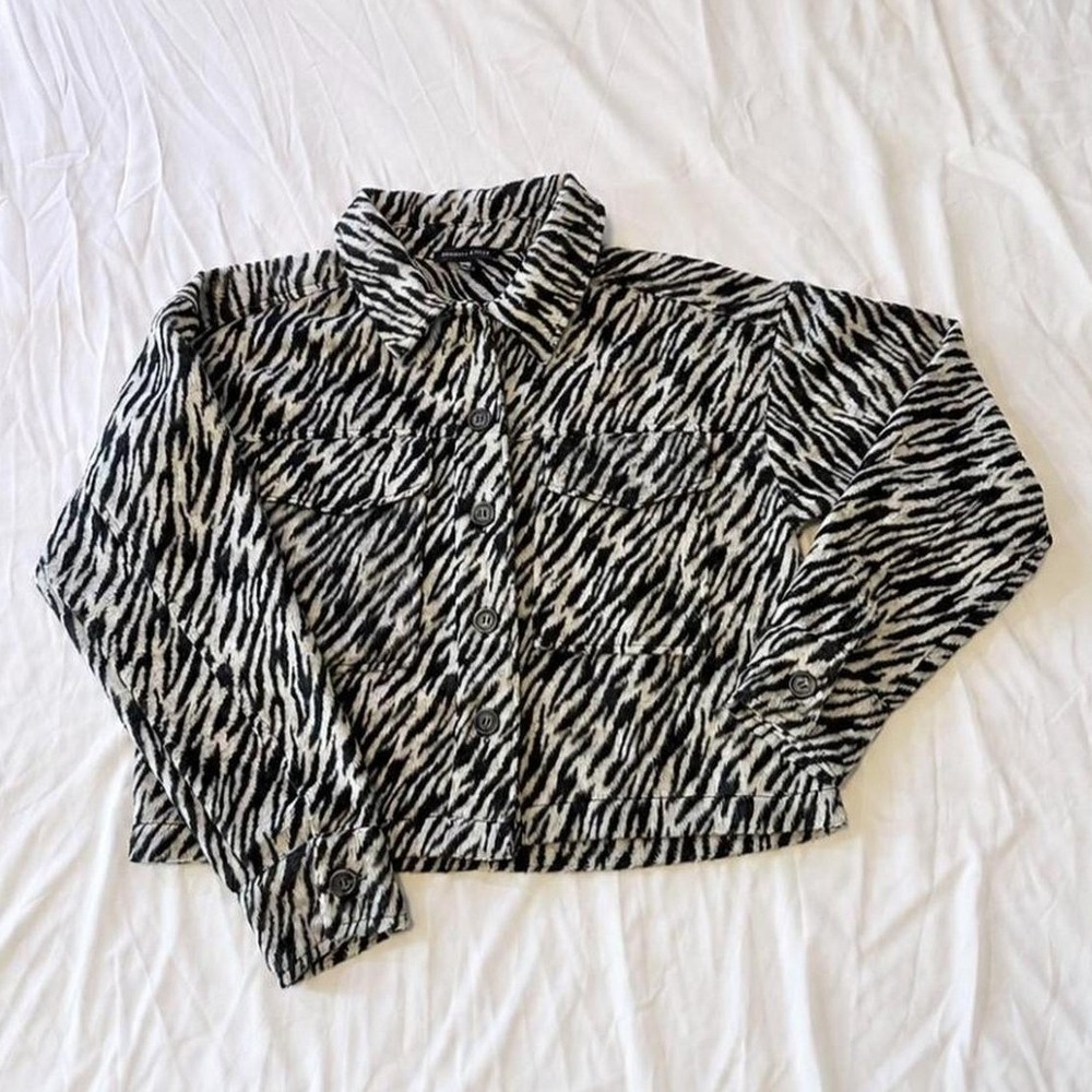 Kendall + Kylie Zebra Print Cropped Jacket Black Gray Small